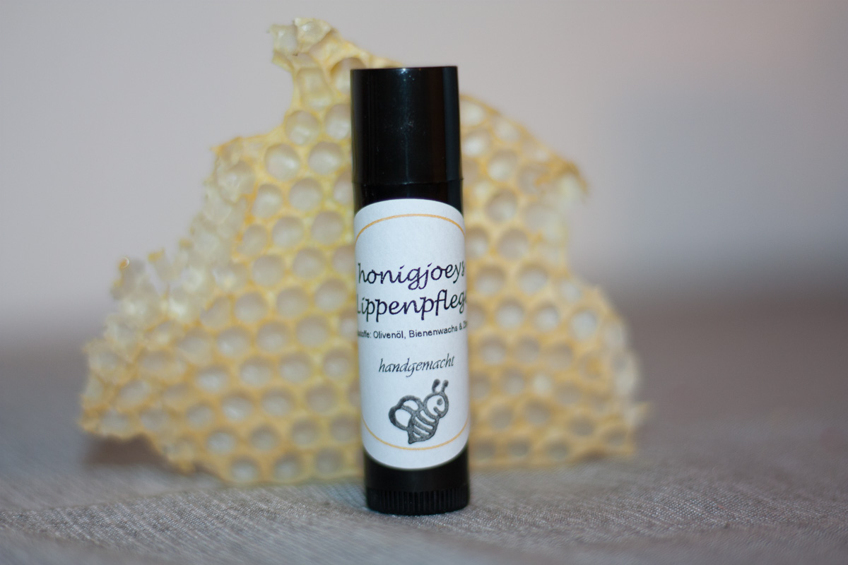 Eine neue Wabe aus Bienenwachs, Naturbau
